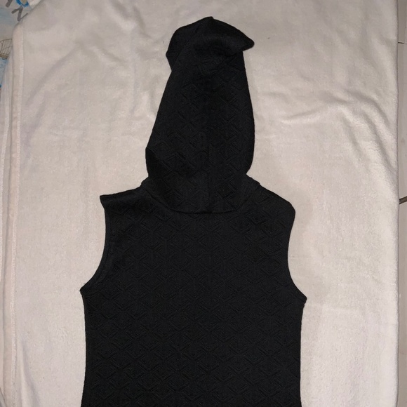 Shrine sleeveless hooded top - Picture 1 of 2